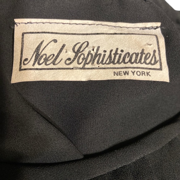 Black Cocktail dress with 3/4 Bishop Sleeves and Crew Neck
Closet - Picture 3 of 8